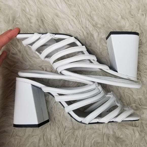 FREE PEOPLE Strappy Cage Style Chunky Heel Sandals White Leather 39** - Picture 6 of 15